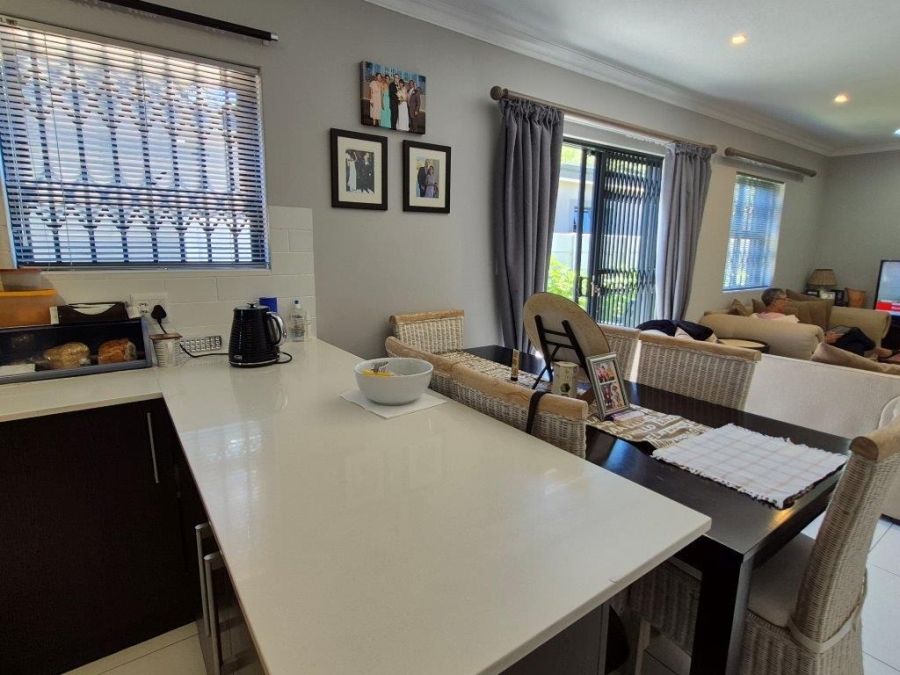 3 Bedroom Property for Sale in Uitzicht Western Cape